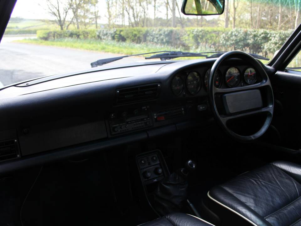 Image 12/19 of Porsche 911 Turbo 3.3 (1988)