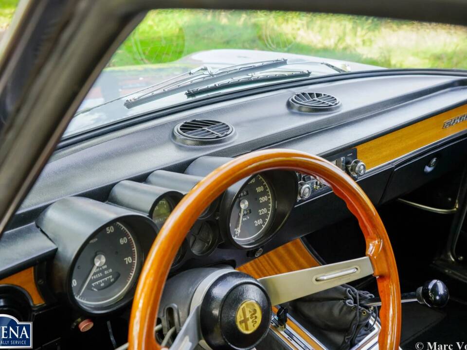 Bild 41/62 von Alfa Romeo 2000 GT Veloce (1974)