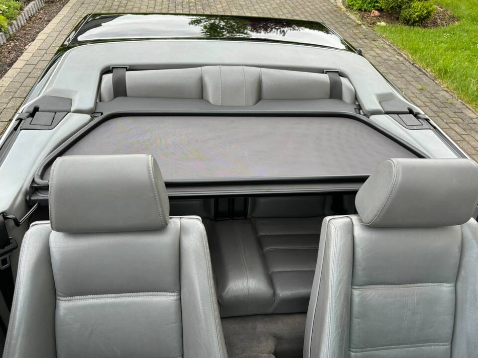 Image 15/40 of BMW 320i (1992)