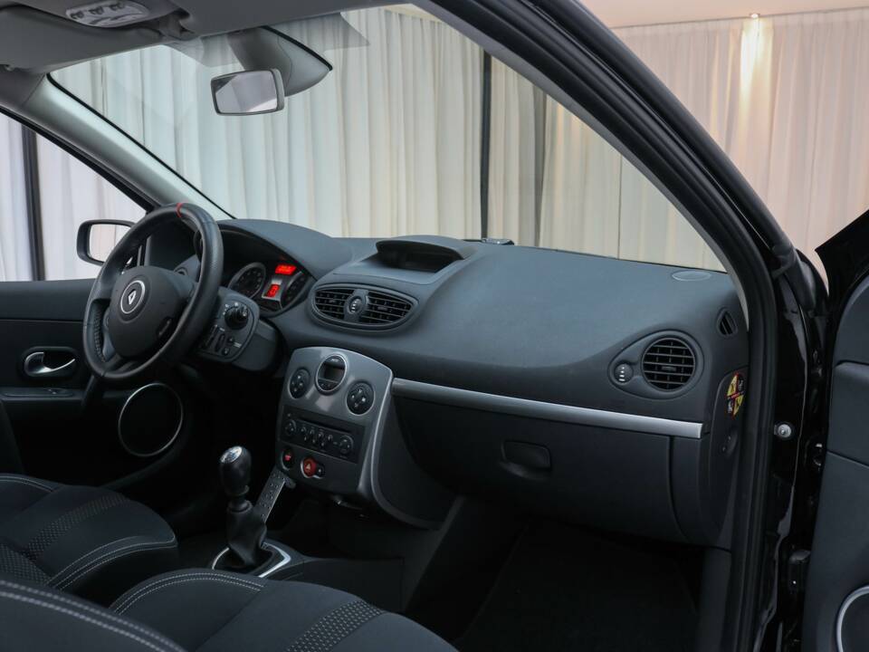 Imagen 10/14 de Renault Clio II 2.0 RS Cup (2007)