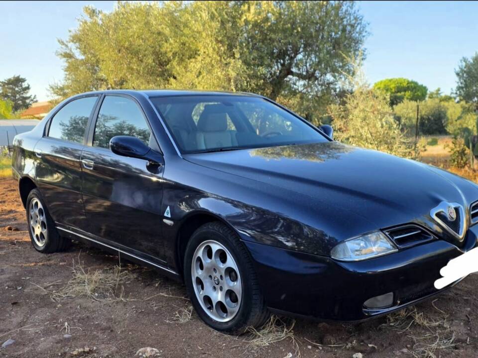Image 1/50 de Alfa Romeo 166 2.5i V6 24V (2001)