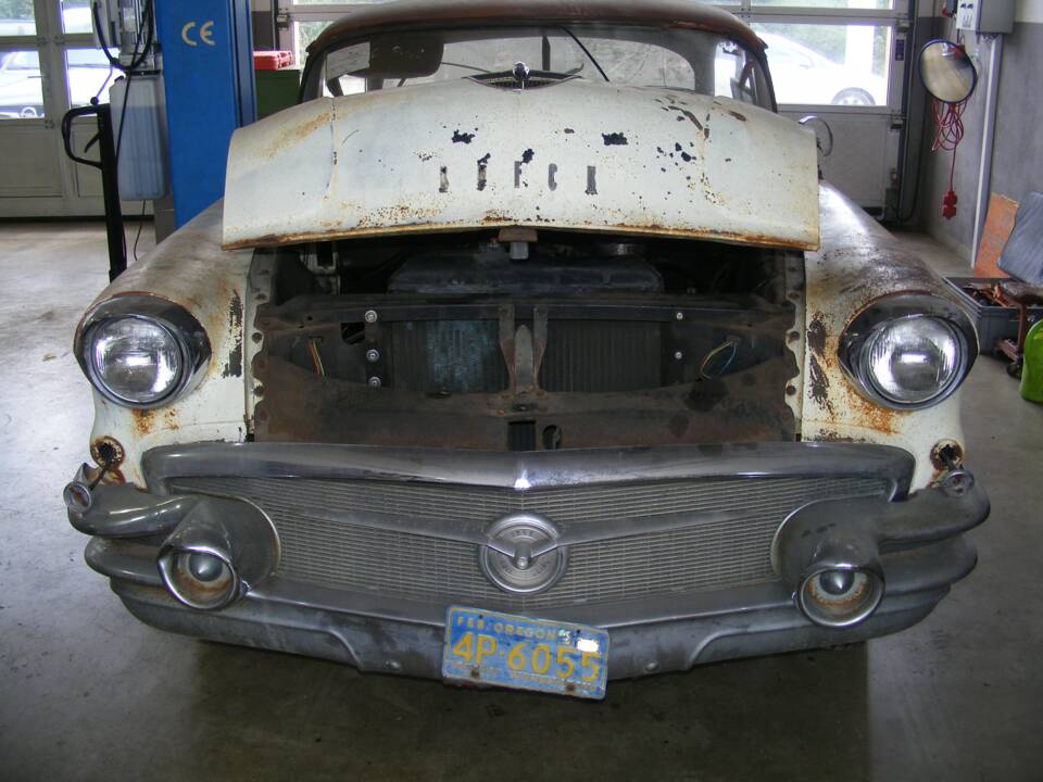 Image 8/56 of Buick 40 Special (1956)