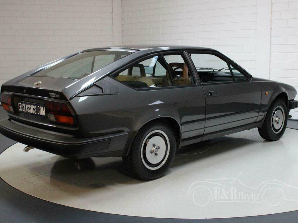 Imagen 9/15 de Alfa Romeo GTV 2.0 (1983)