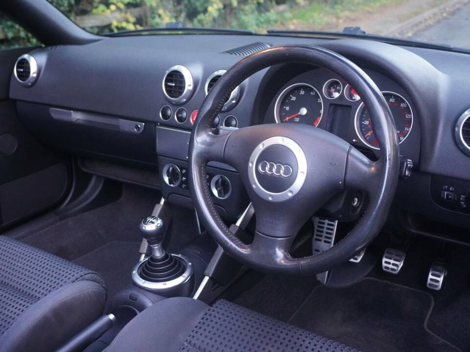 Bild 8/17 von Audi TT 1.8 T (2004)