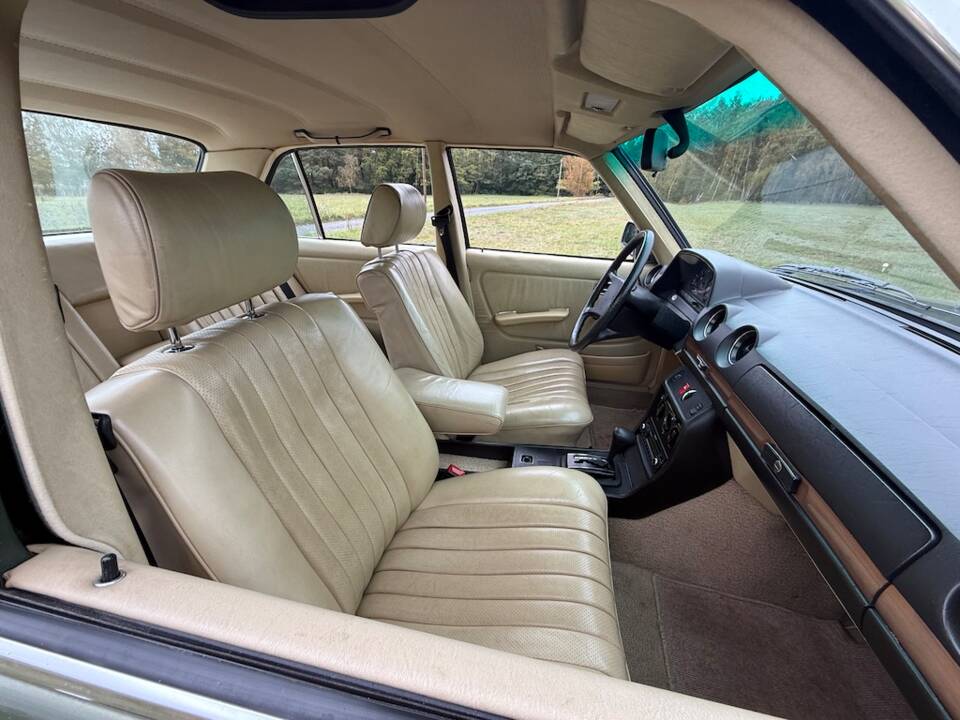 Imagen 13/34 de Mercedes-Benz 230 E (1983)