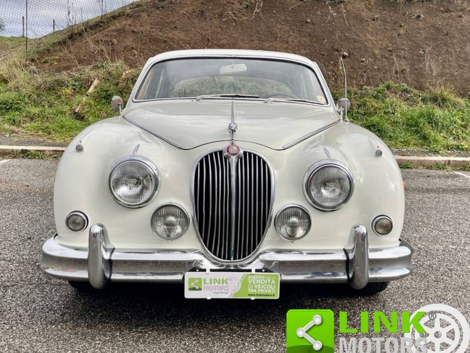 Image 2/10 of Jaguar Mk II 3.8 (1967)