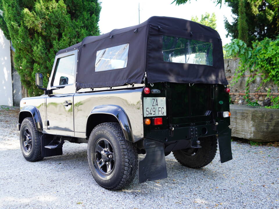 Bild 12/97 von Land Rover Defender 90 Td5 (2000)