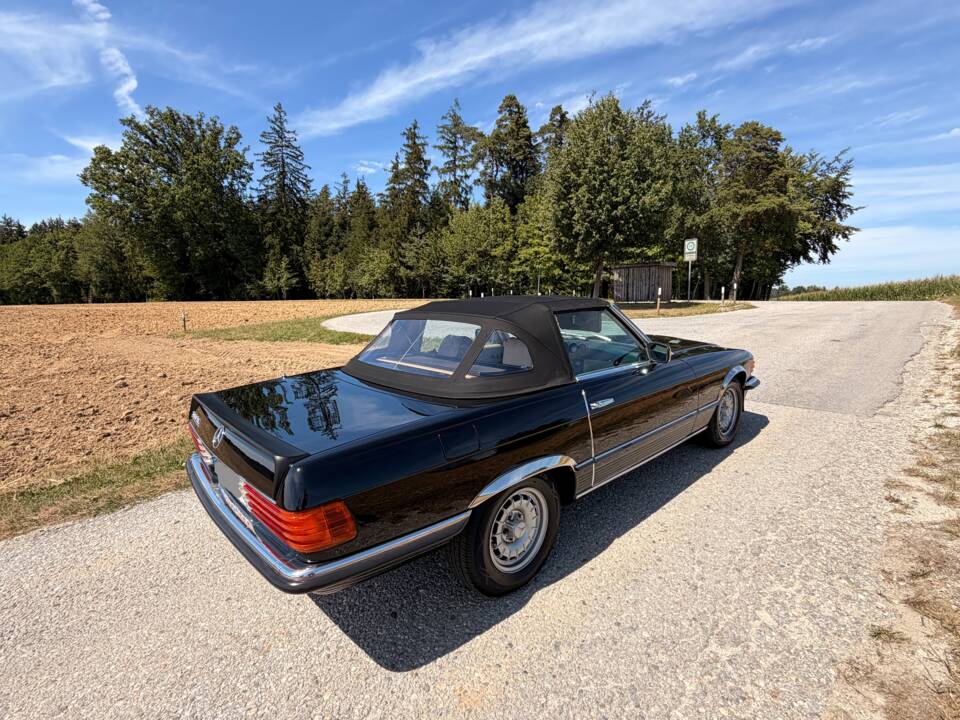 Image 17/22 de Mercedes-Benz 500 SL (1983)