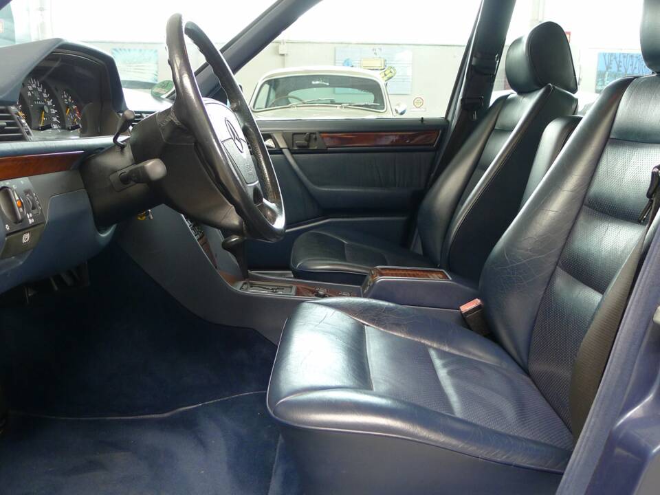 Afbeelding 34/40 van Mercedes-Benz E 420 (1993)