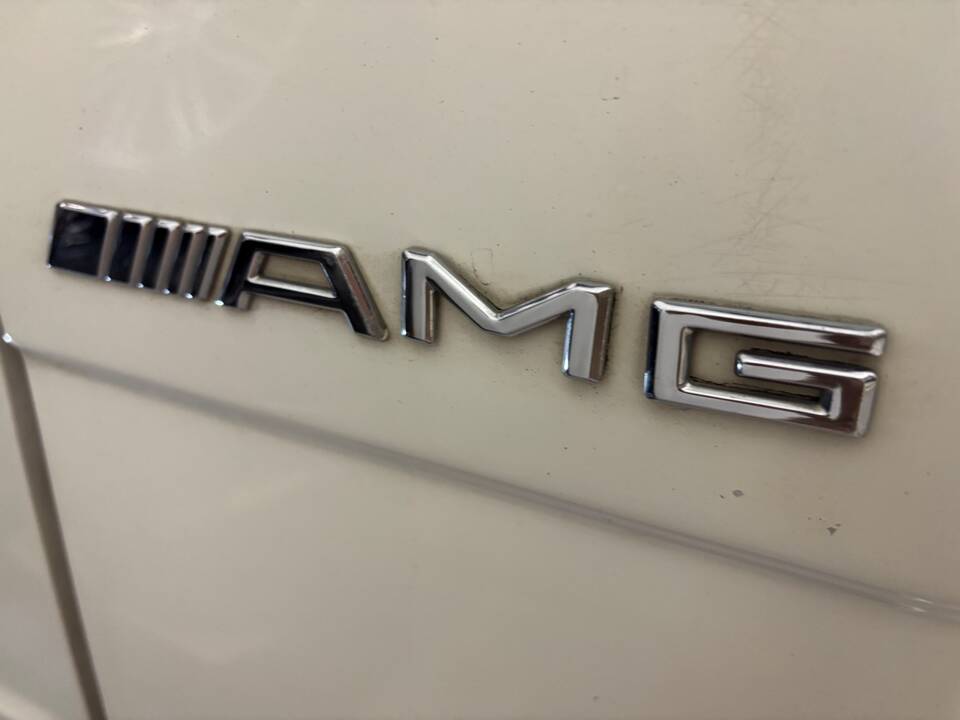 Imagen 35/48 de Mercedes-Benz G 55 AMG Kompressor (LWB) (2009)