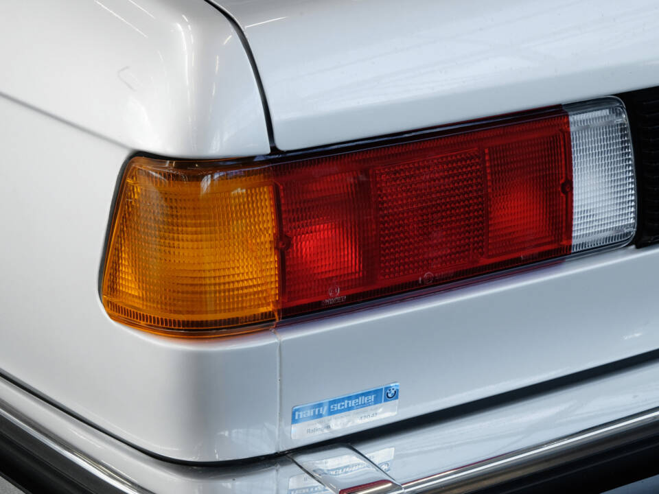 Image 14/24 de BMW 323i (1980)