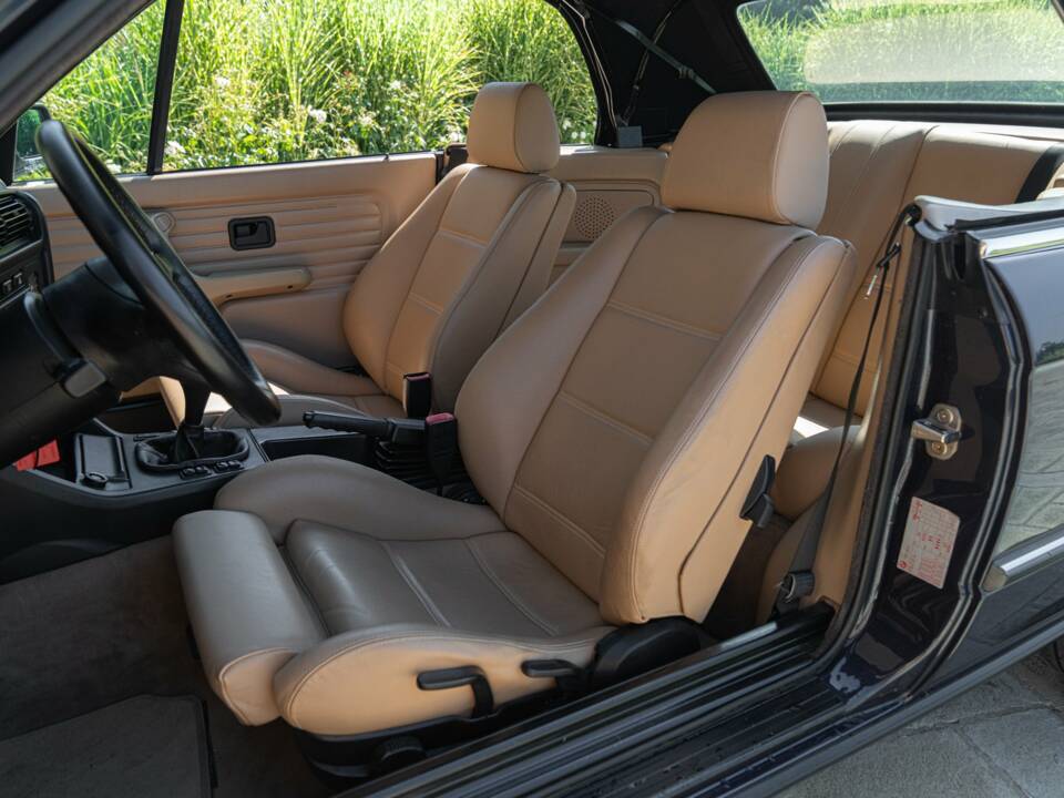 Image 31/50 of BMW 320i (1989)