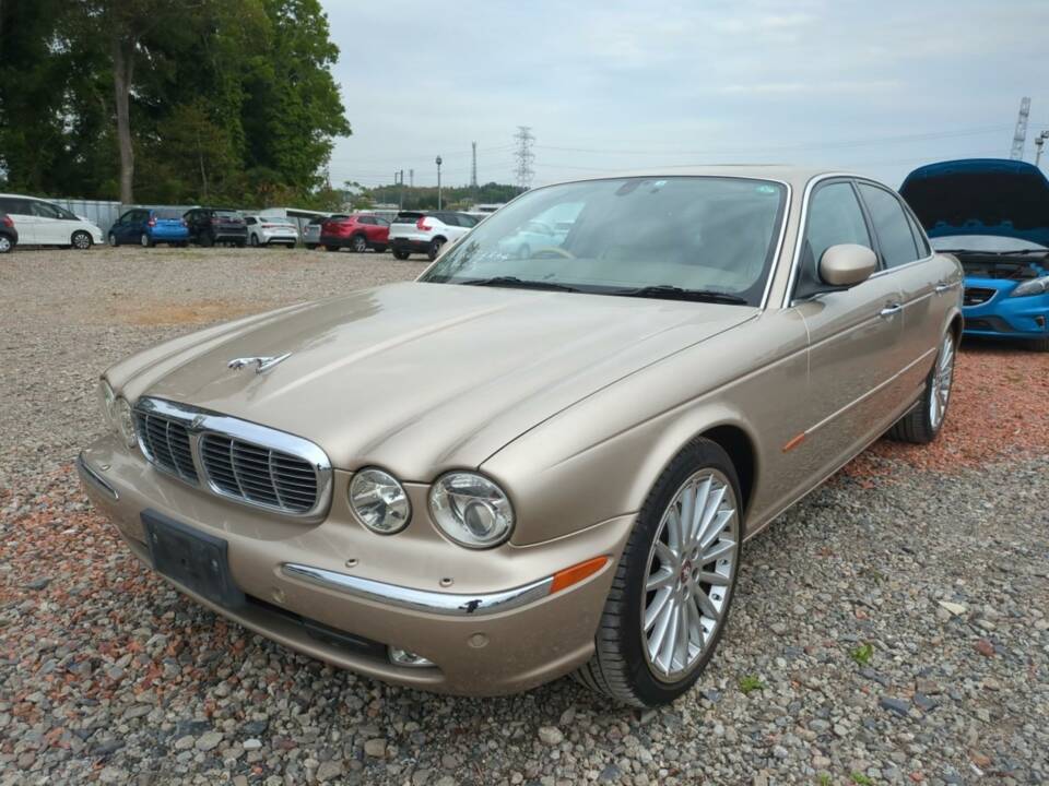 Image 2/25 de Jaguar XJ 8 4.2 (2003)