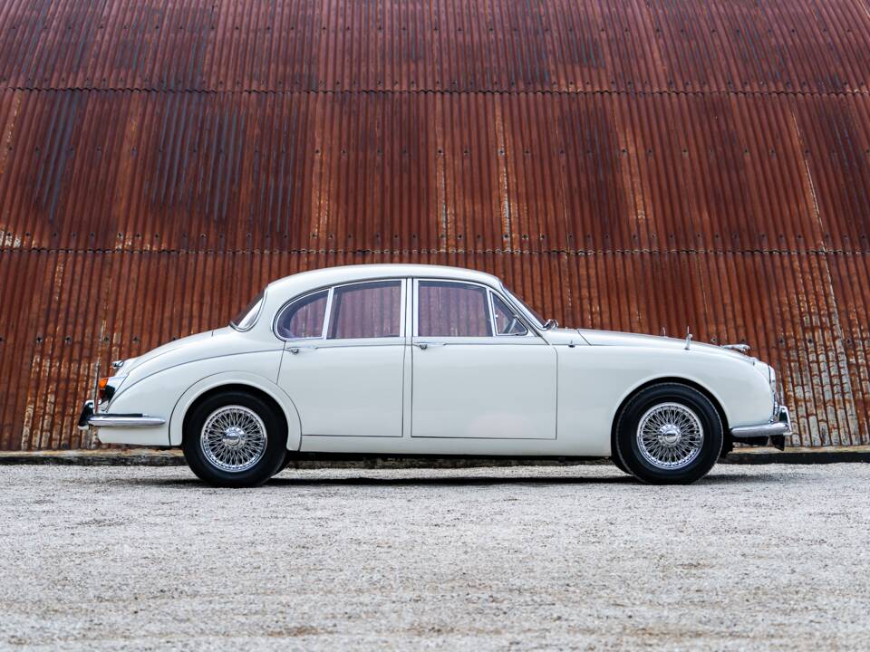 Bild 8/51 von Jaguar 240 (1968)