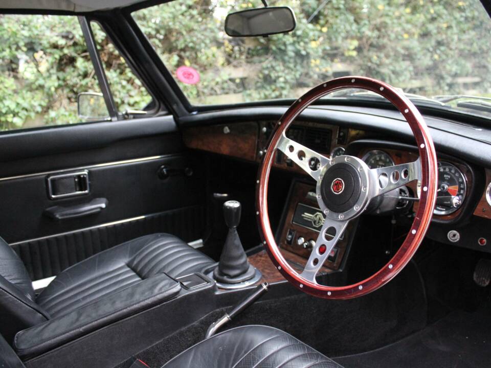 Bild 8/16 von MG MGB GT (1974)