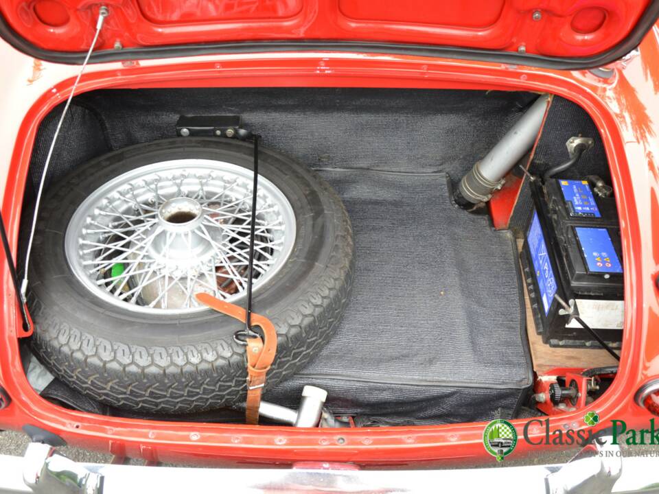 Image 14/50 of Austin-Healey 3000 Mk II (BJ7) (1962)