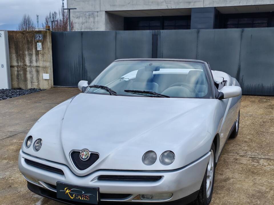 Bild 2/40 von Alfa Romeo Spider 2.0 Twin Spark 16V (1997)