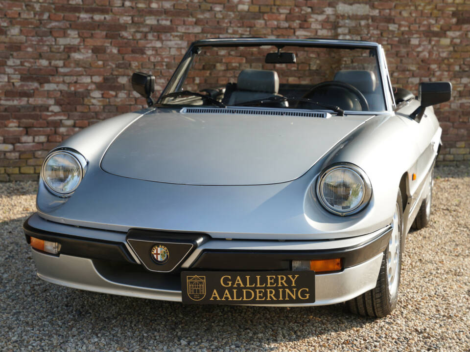 Bild 48/50 von Alfa Romeo 2.0 Spider QV (1987)