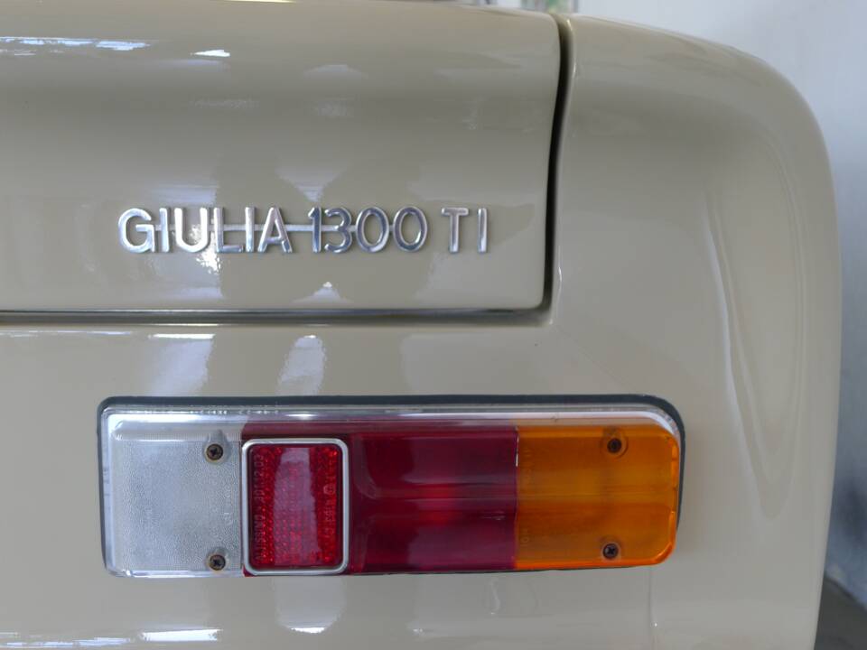Image 22/26 of Alfa Romeo Giulia 1300 TI (1970)