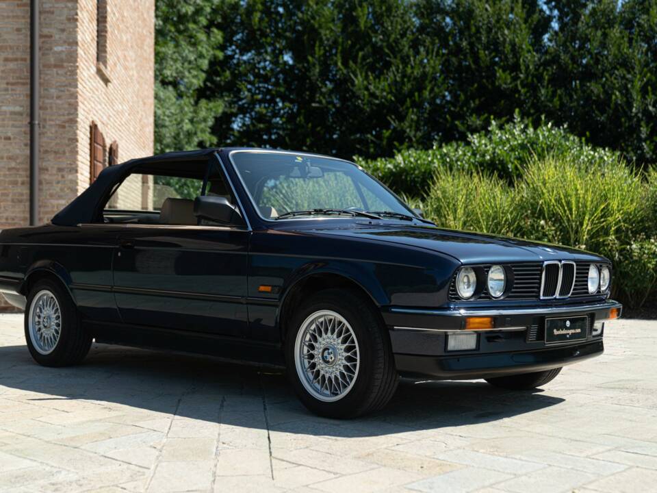 Image 4/50 of BMW 320i (1989)