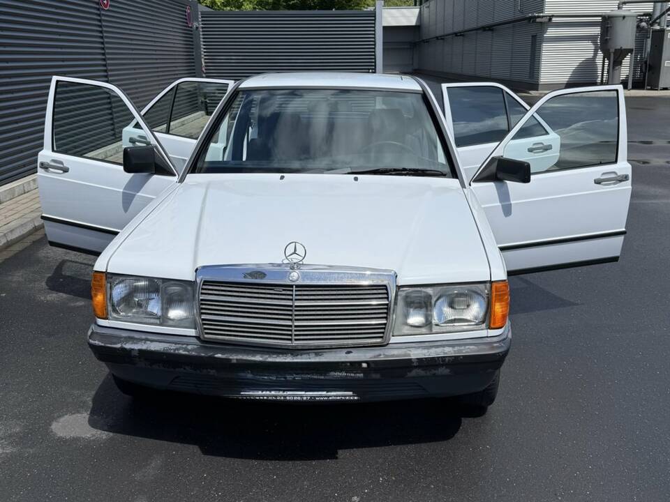 Bild 4/8 von Mercedes-Benz 190 E (1987)