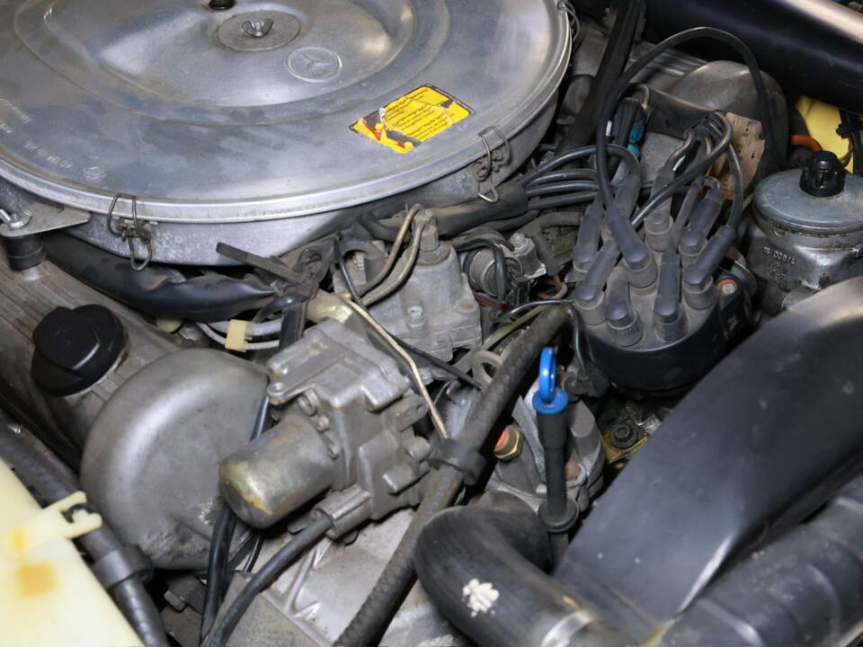 Image 45/50 of Mercedes-Benz 500 SL (1983)