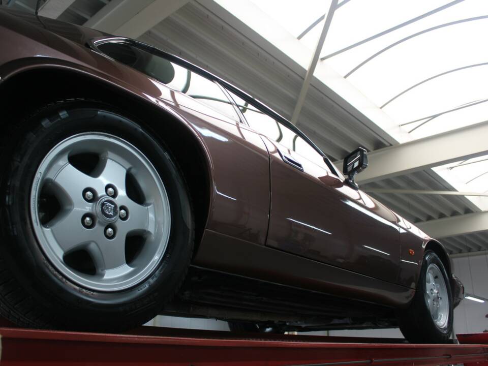 Image 14/50 of Jaguar XJS 4.0 (1994)
