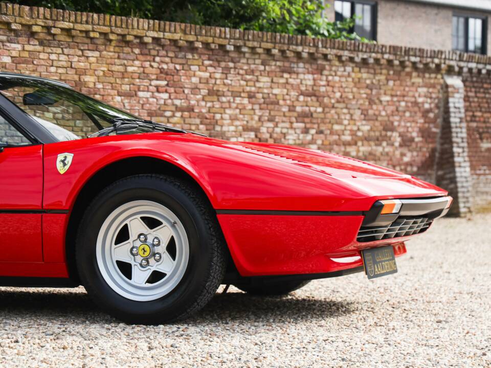 Image 28/50 de Ferrari 308 GTSi (1981)