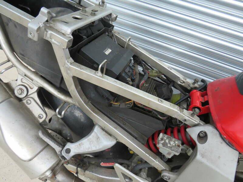 Bild 12/32 von Suzuki TL 1000R (1999)