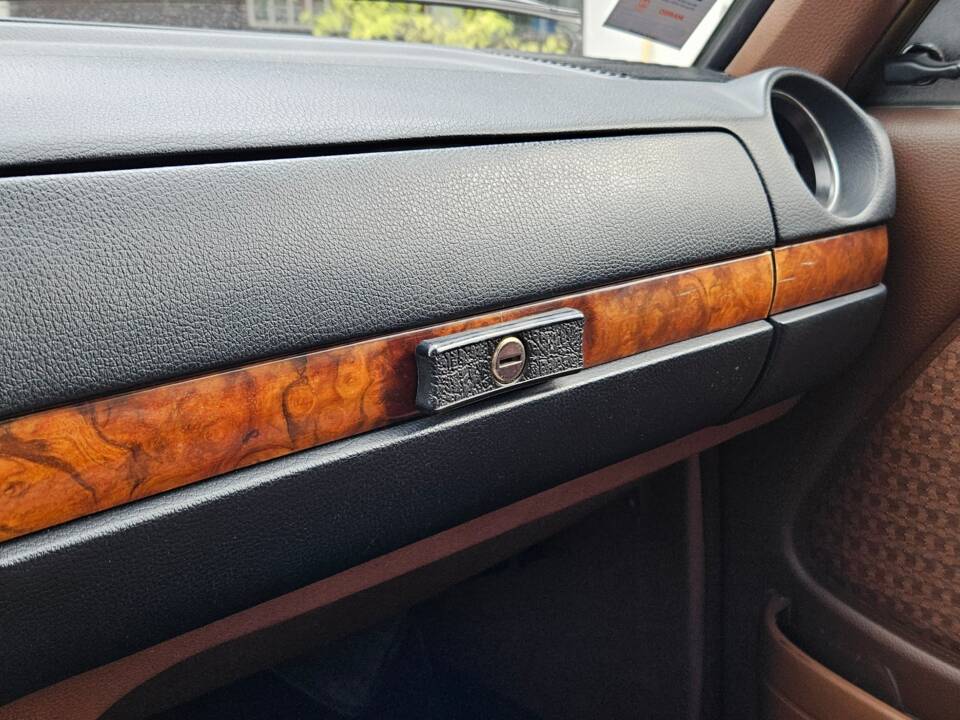 Immagine 9/16 di Mercedes-Benz 280 CE (1977)