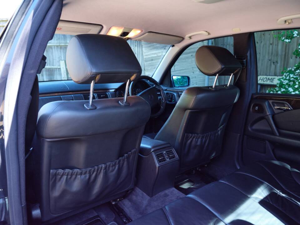 Immagine 37/50 di Mercedes-Benz E 55 AMG (1999)