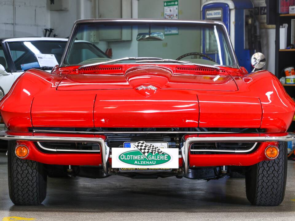 Bild 2/23 von Chevrolet Corvette Sting Ray Convertible (1965)