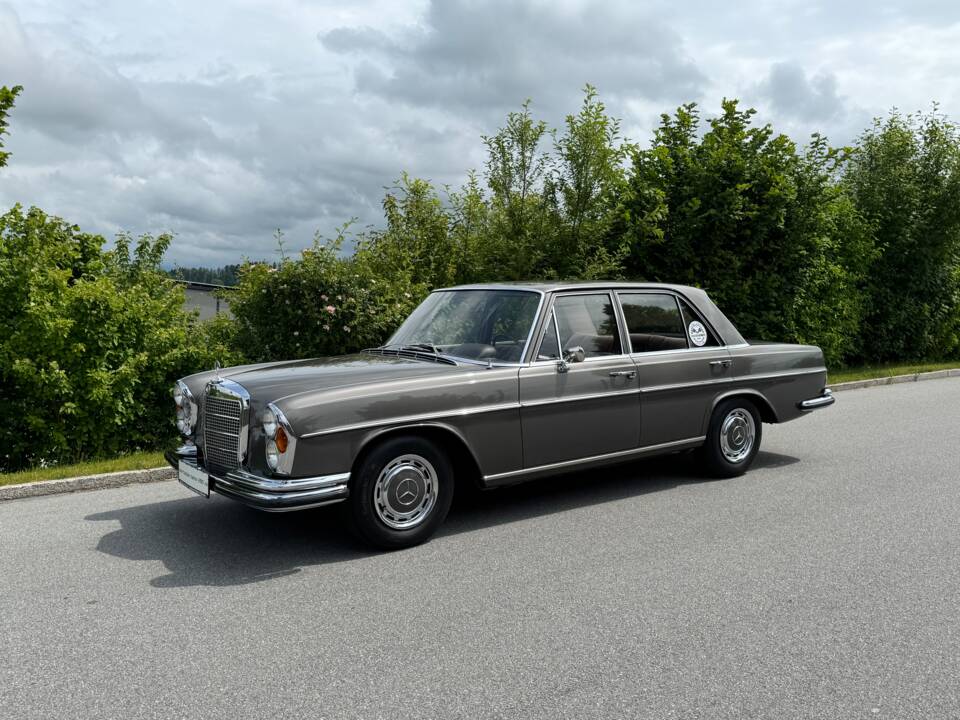 Image 9/47 of Mercedes-Benz 280 SE (1969)