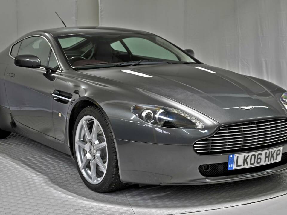 Image 2/50 de Aston Martin V8 Vantage (2006)
