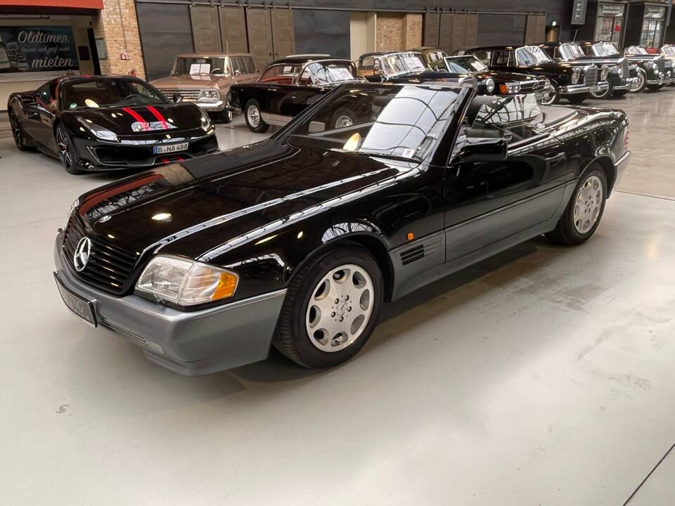 Afbeelding 26/53 van Mercedes-Benz 500 SL (1992)