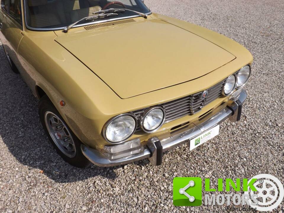 Immagine 9/10 di Alfa Romeo Giulia GT 1300 Junior (1976)