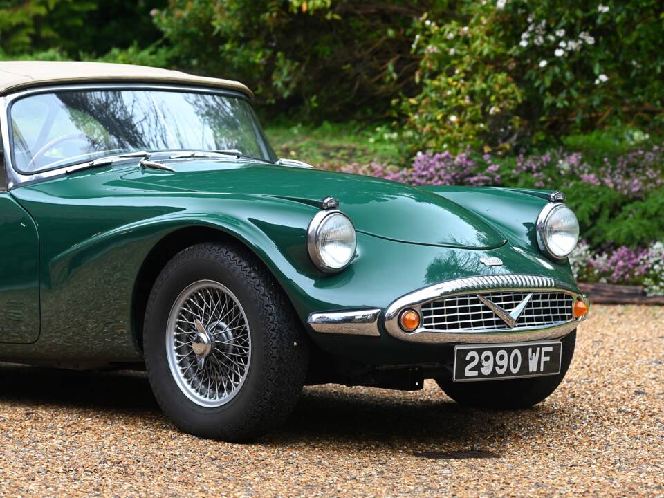 Image 17/20 of Daimler SP 250 (1962)