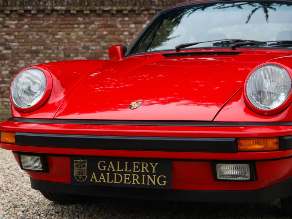 Image 24/50 of Porsche 911 Carrera 3.2 (1988)