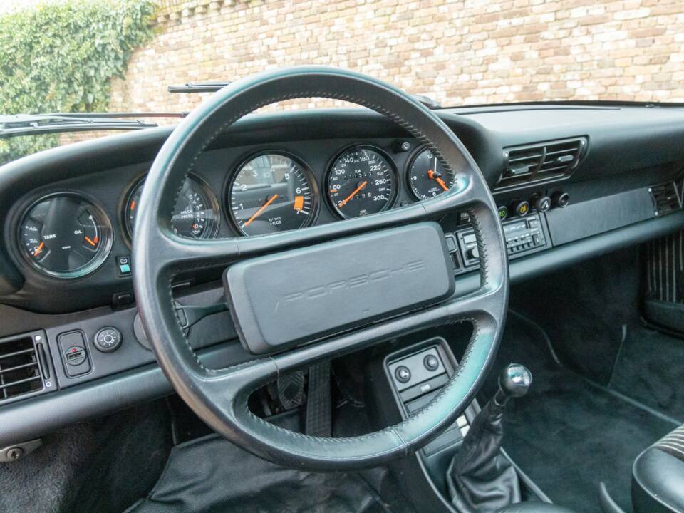 Bild 38/50 von Porsche 911 Carrera 3.2 (1988)