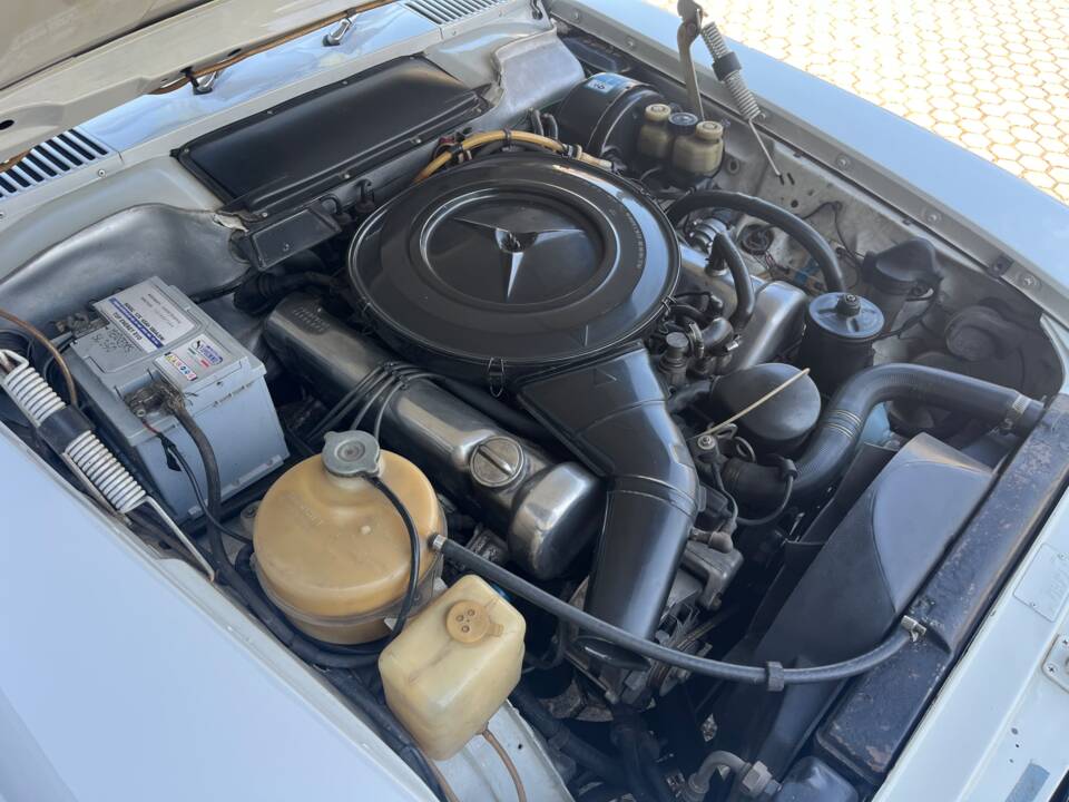 Image 25/26 of Mercedes-Benz 350 SL (1974)