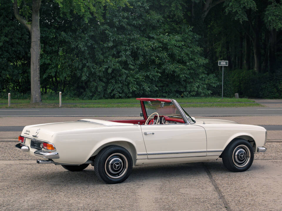 Image 17/60 of Mercedes-Benz 230 SL (1967)