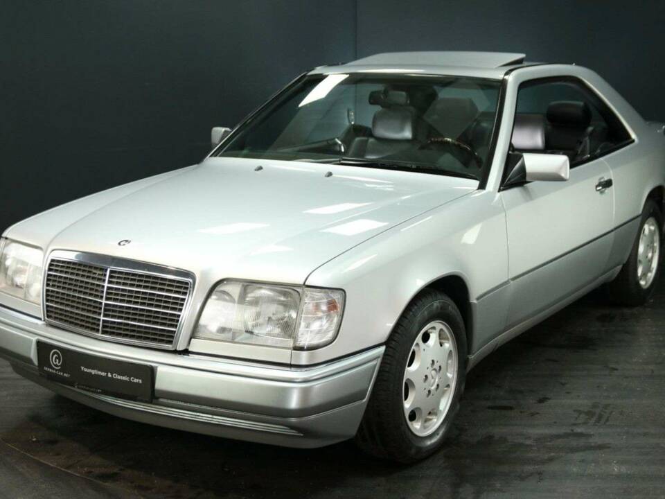 Image 1/30 of Mercedes-Benz E 320 (1994)