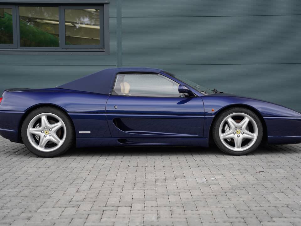 Image 43/50 de Ferrari F 355 Spider (1998)