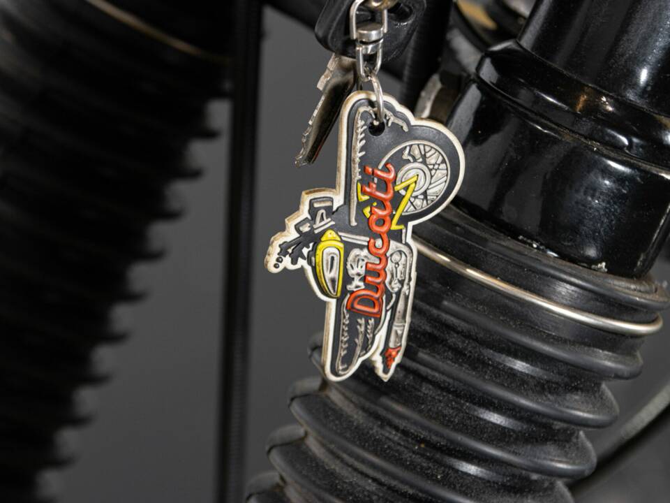 Image 17/32 of Ducati 350 Scrambler (1971)