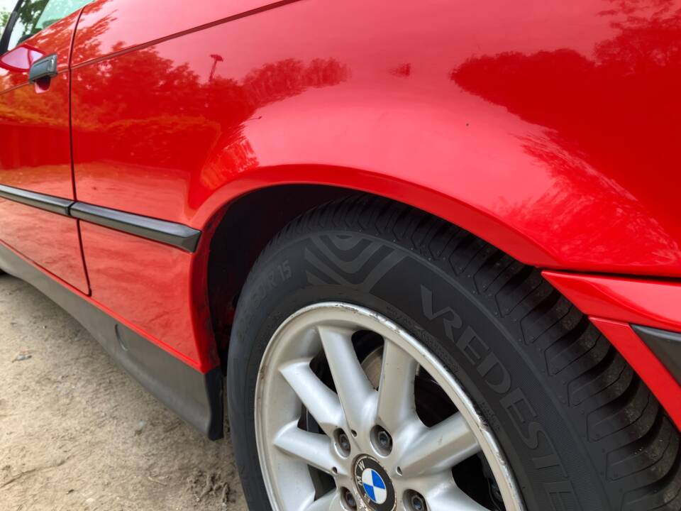 Immagine 9/35 di BMW 318is (1992)