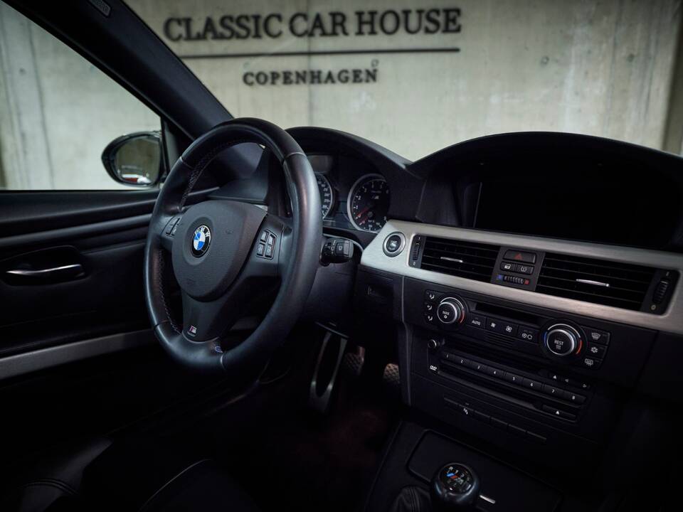 Image 77/100 of BMW M3 (2006)