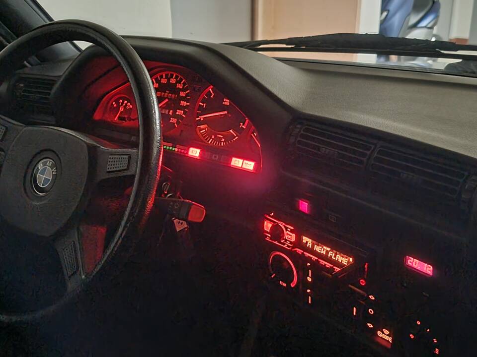 Image 79/100 of BMW 323i (1984)