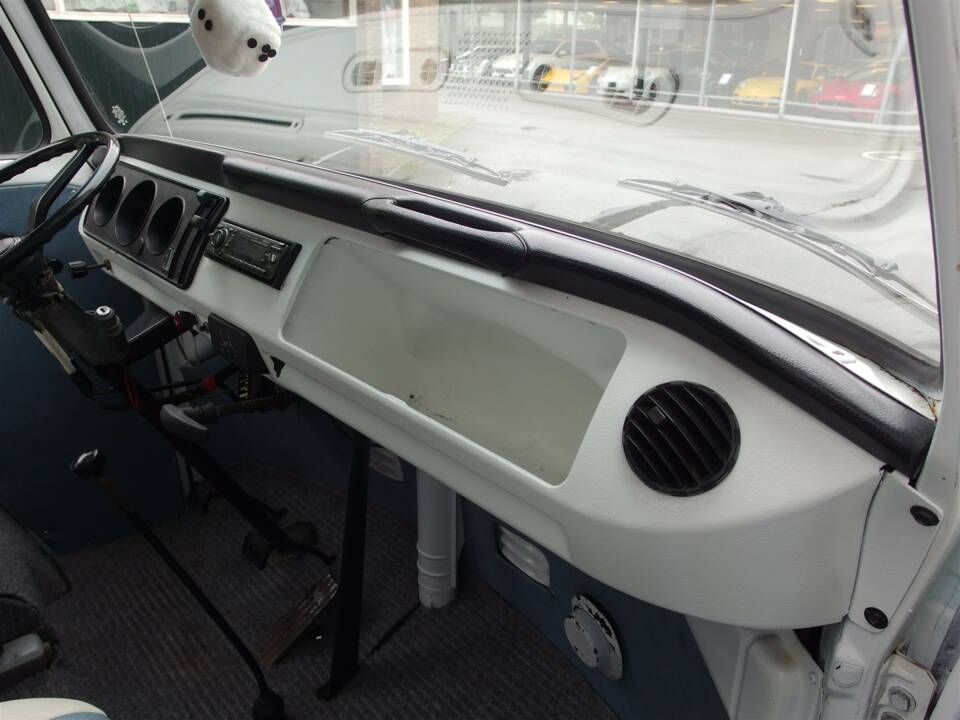 Bild 49/99 von Volkswagen T2b Kastenwagen (1977)