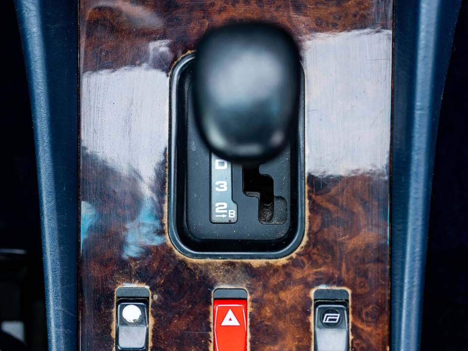 Image 25/31 of Mercedes-Benz 560 SL (1987)