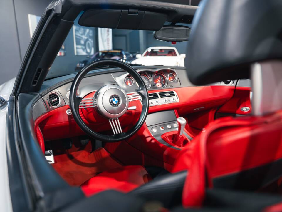 Image 25/41 of BMW Z8 (2002)